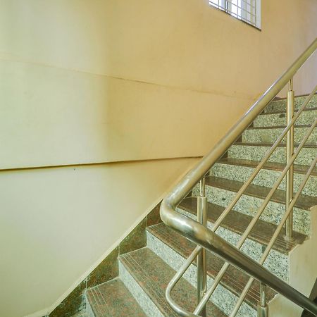 Super Townhouse Qualia Prime Hotel Near Nexus Mall Хидерабад Екстериор снимка