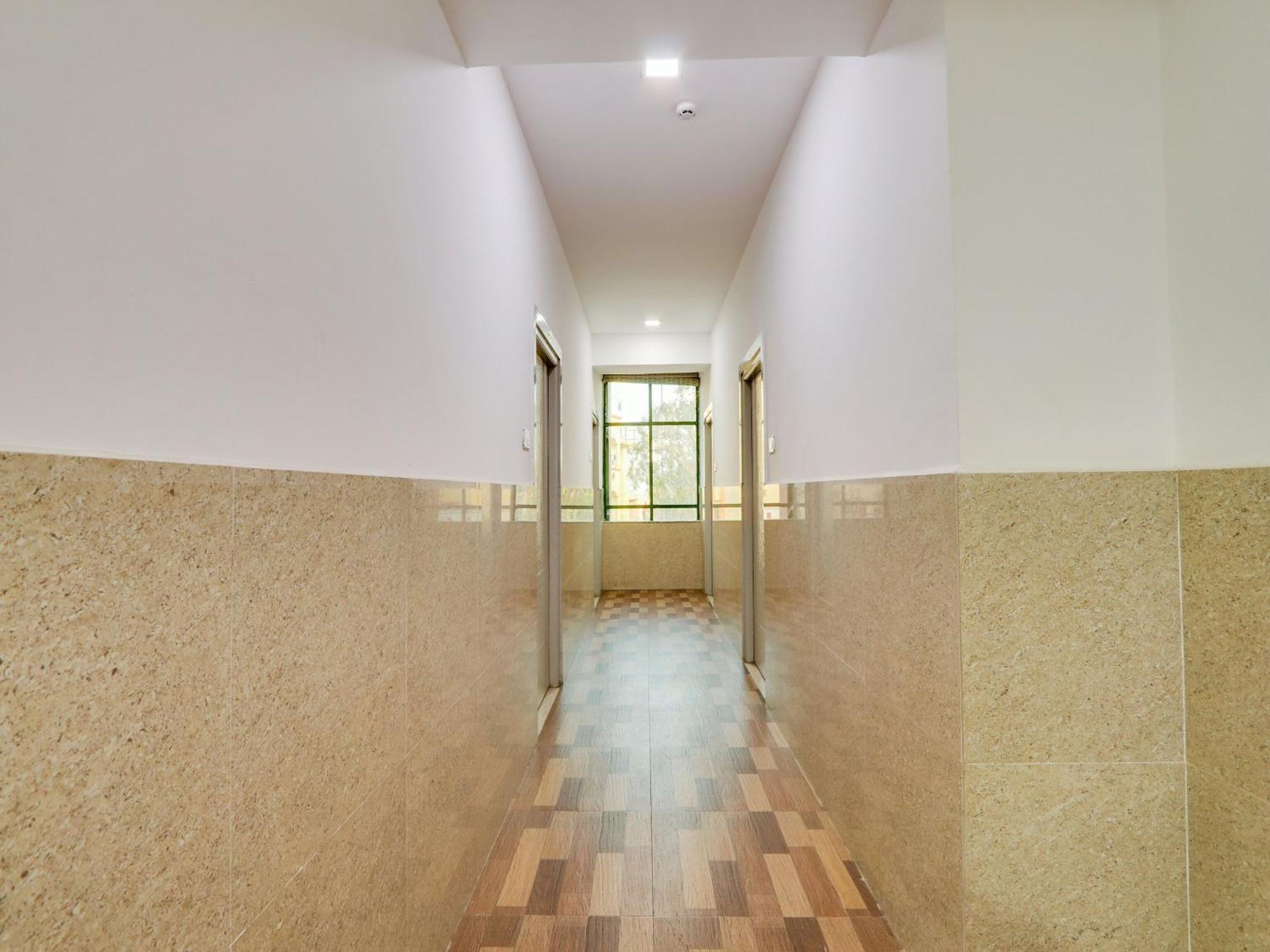 Super Townhouse Qualia Prime Hotel Near Nexus Mall Хидерабад Екстериор снимка