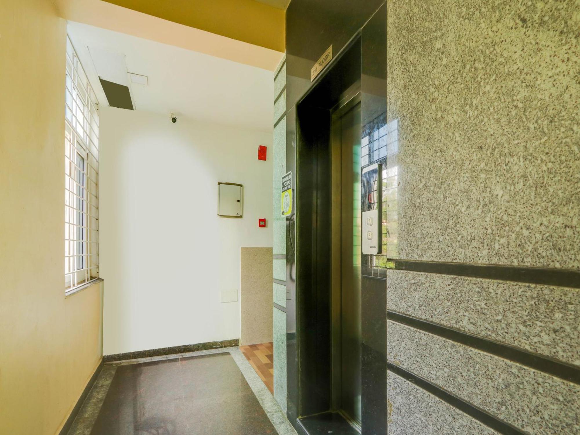 Super Townhouse Qualia Prime Hotel Near Nexus Mall Хидерабад Екстериор снимка
