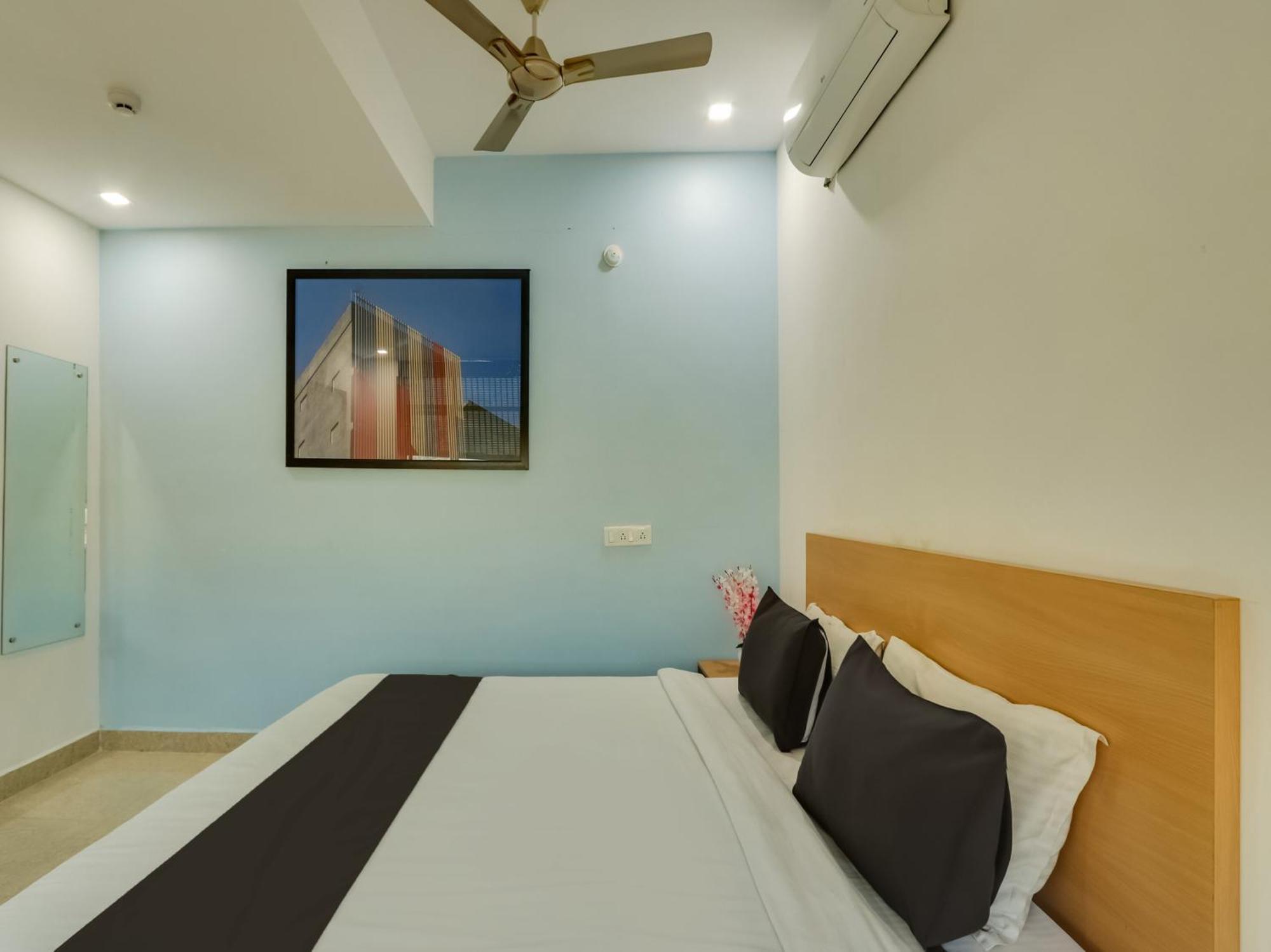 Super Townhouse Qualia Prime Hotel Near Nexus Mall Хидерабад Екстериор снимка