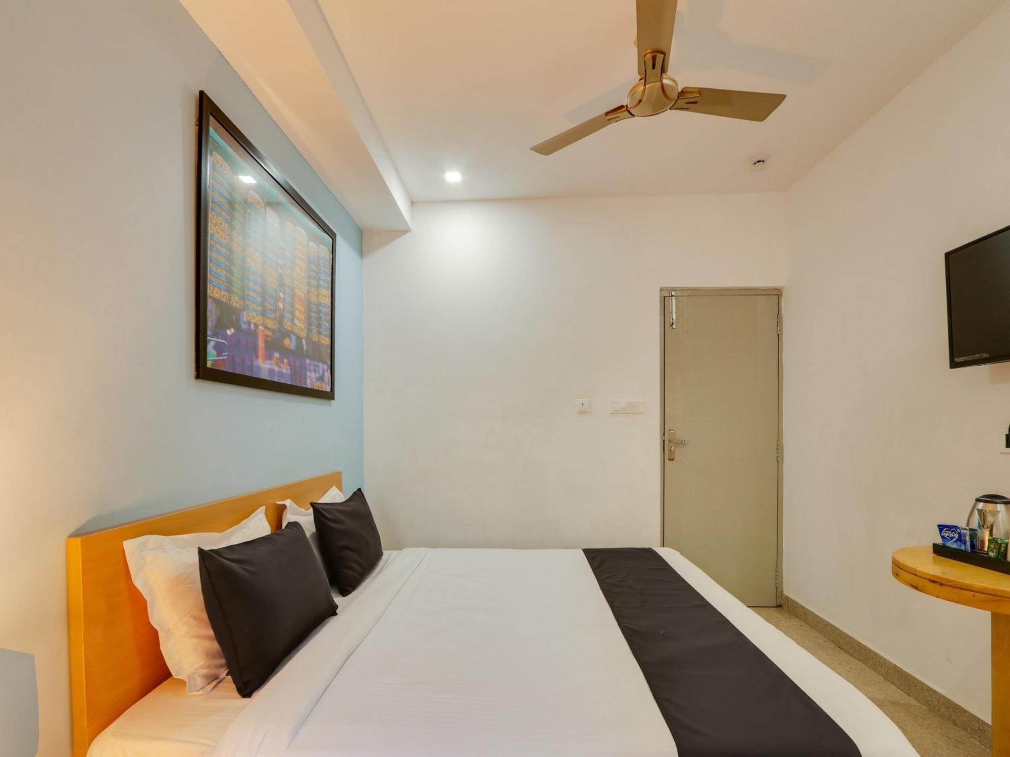 Super Townhouse Qualia Prime Hotel Near Nexus Mall Хидерабад Екстериор снимка